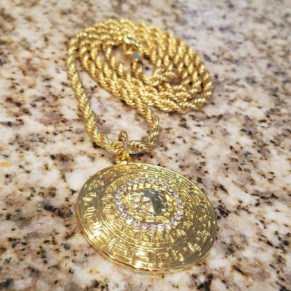 NEW! Mens 18K Gold Plated "Medusa" Pendant - Picture 7 of 8